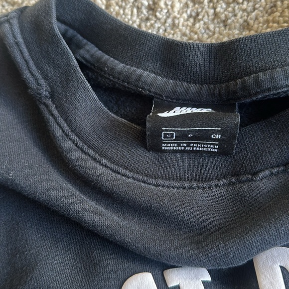 Black Nike Crewneck - Picture 3 of 4